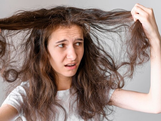 Meu cabelo está caindo muito. O que fazer? - Spazio Lins