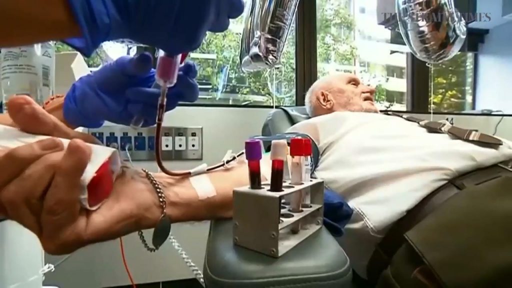 O 'homem do braço de ouro', que se aposentou após salvar 2,4 milhões de  bebês com doações de sangue - BBC News Brasil