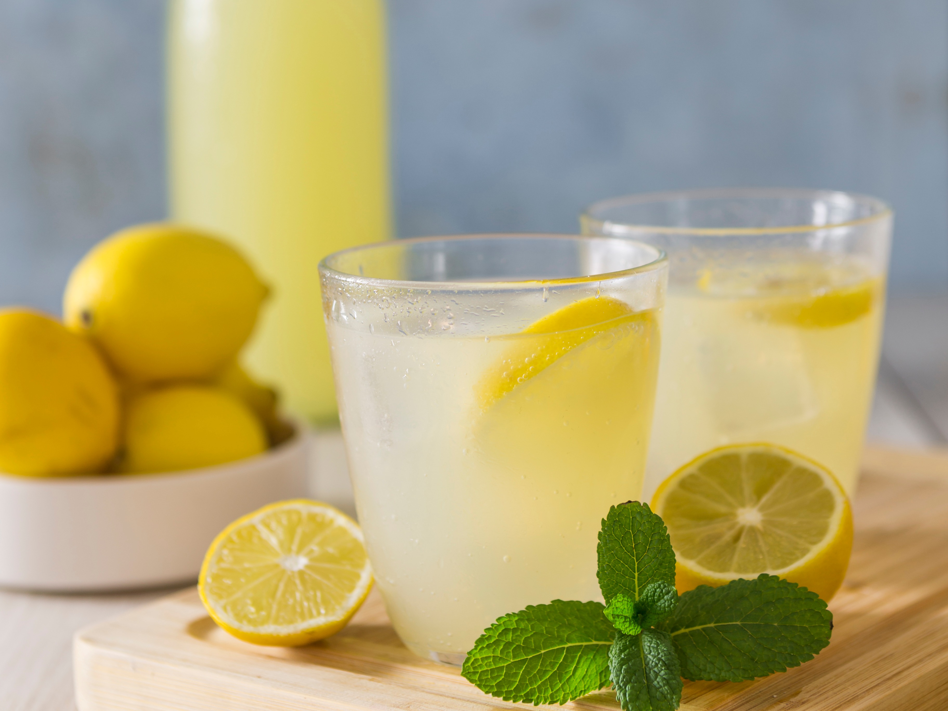 Quem tem diabetes pode tomar suco de limão? Veja o que acontece no corpo